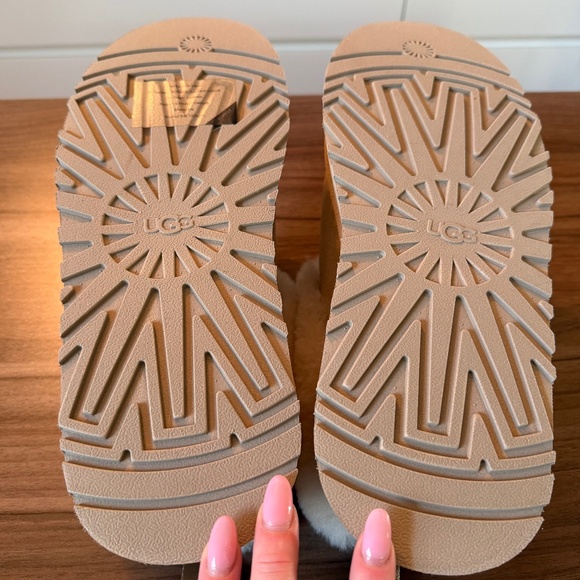 NWOT - Ugg Women's Tazzelle Slippers - Picture 3 of 9